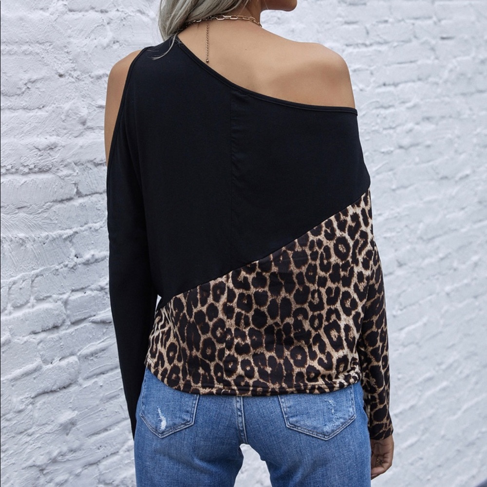 ✨Host Pick✨♦️Leopard Patchwork Top - Picture 3 of 3
